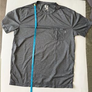 EUC Men’s Vuori workout t shirt Ponto performance size large L men’s